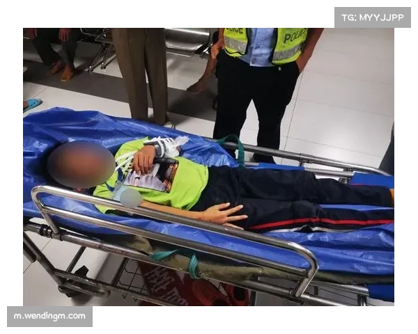 贝拉尔迪头晕住院观察，因被撞倒地后接受治疗